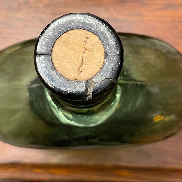 Thick heavy glass green corked bottle - Picture 5 of 6